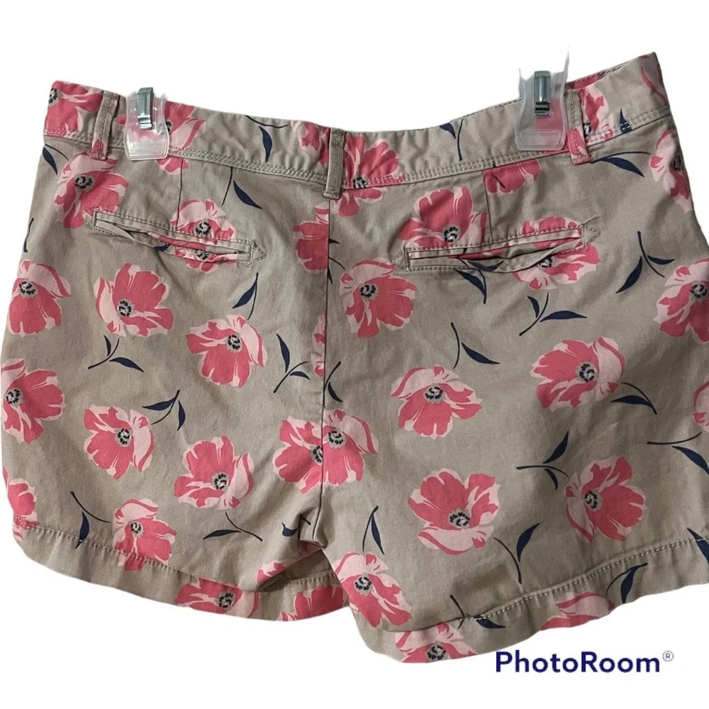 A pair of Banana Republic floral shorts in size 8 - Picture 8 of 8
